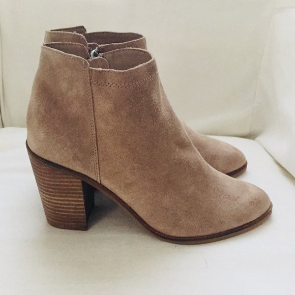 Anthropologie Dolce Vita Taupe Suede Heeled Ankle Booties 8.5 Brand New - Picture 1 of 6